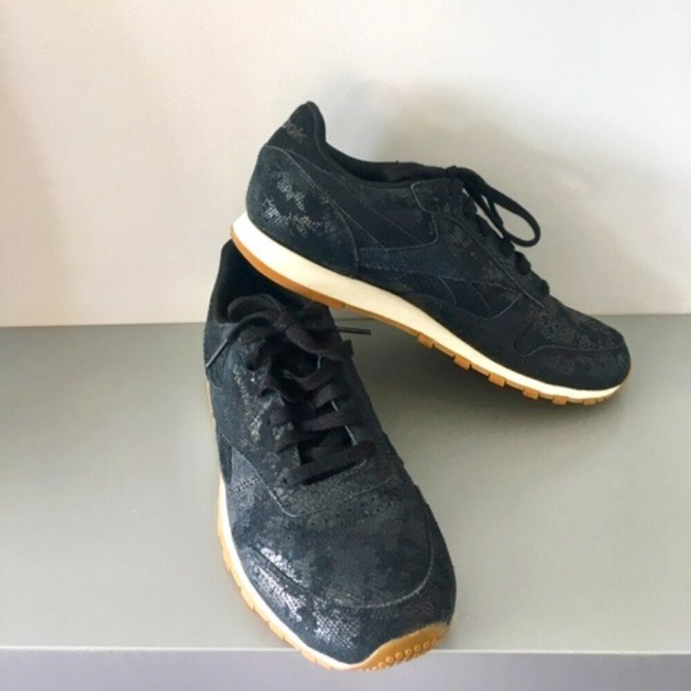 Reebok retro classic snake print suede sneaker size 8.5